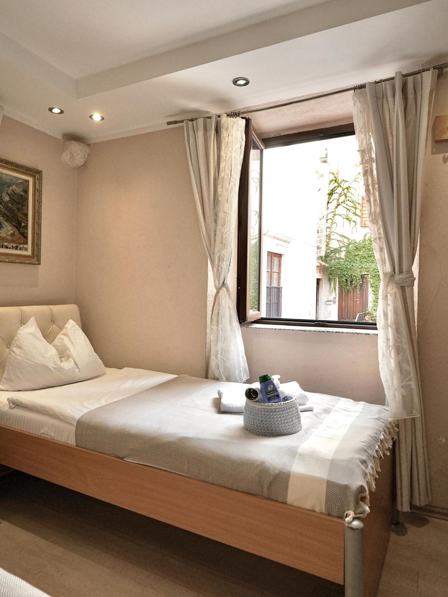Novi Svet Apartment Kotor Exterior photo
