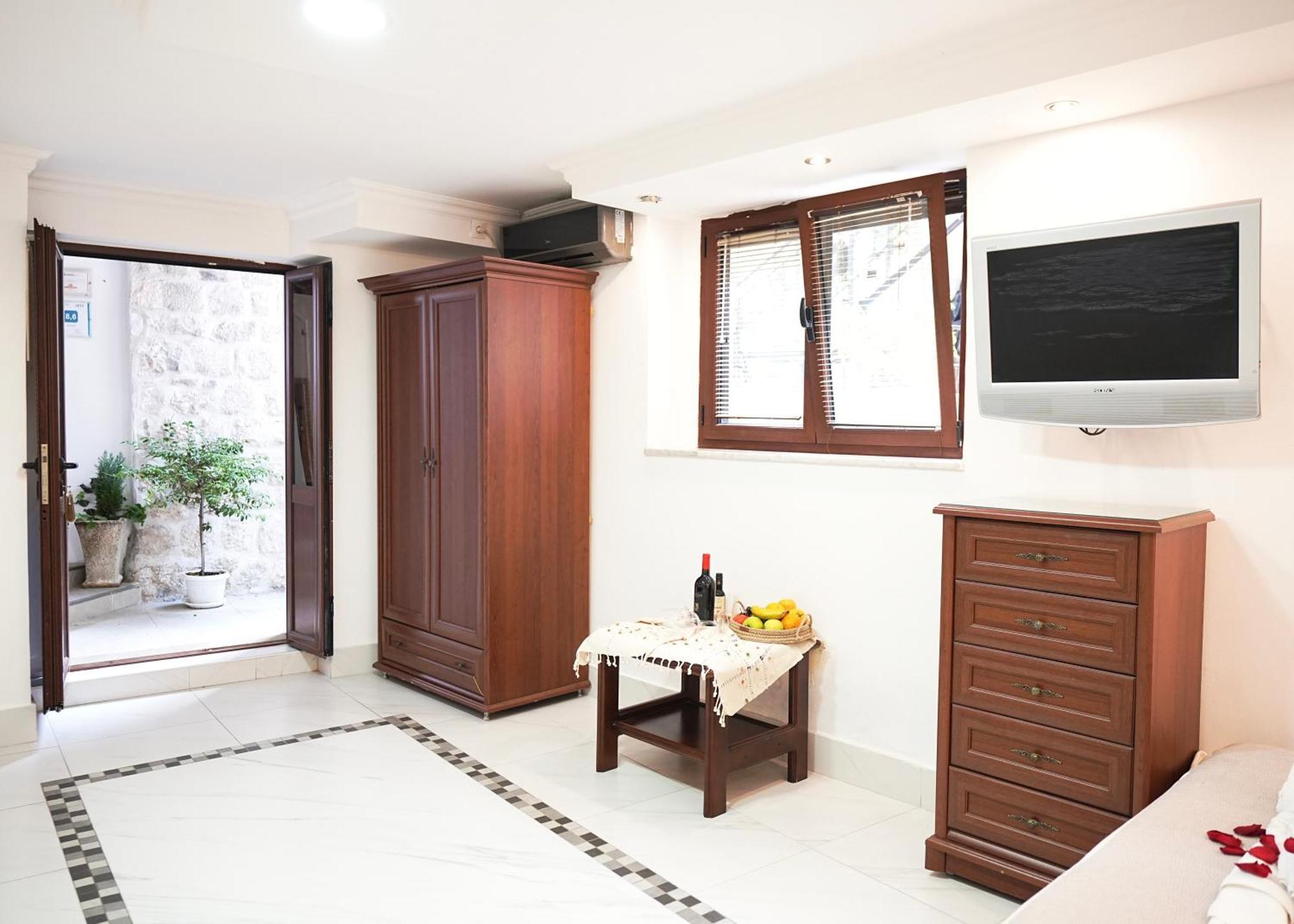 Novi Svet Apartment Kotor Exterior photo