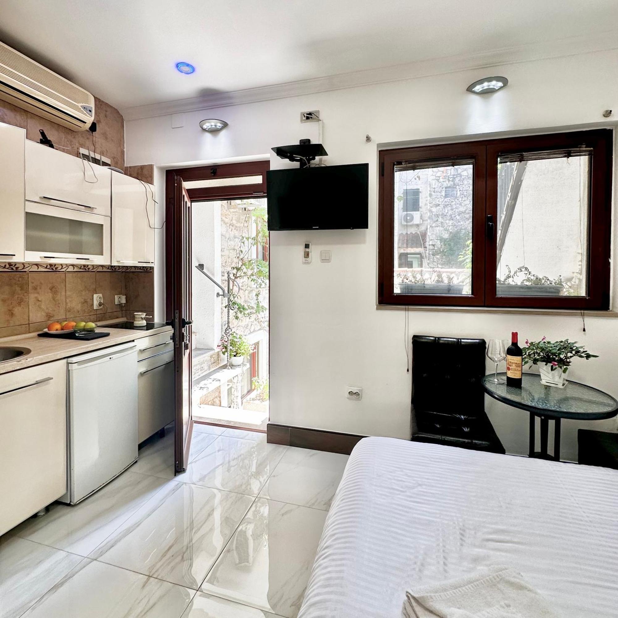 Novi Svet Apartment Kotor Exterior photo